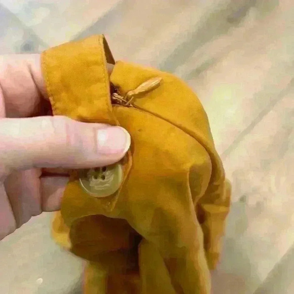 NWT Urban Outfitters Utopia Pleated Short Orange Mustard Yellow Zipper Size 2 - Picture 10 of 11